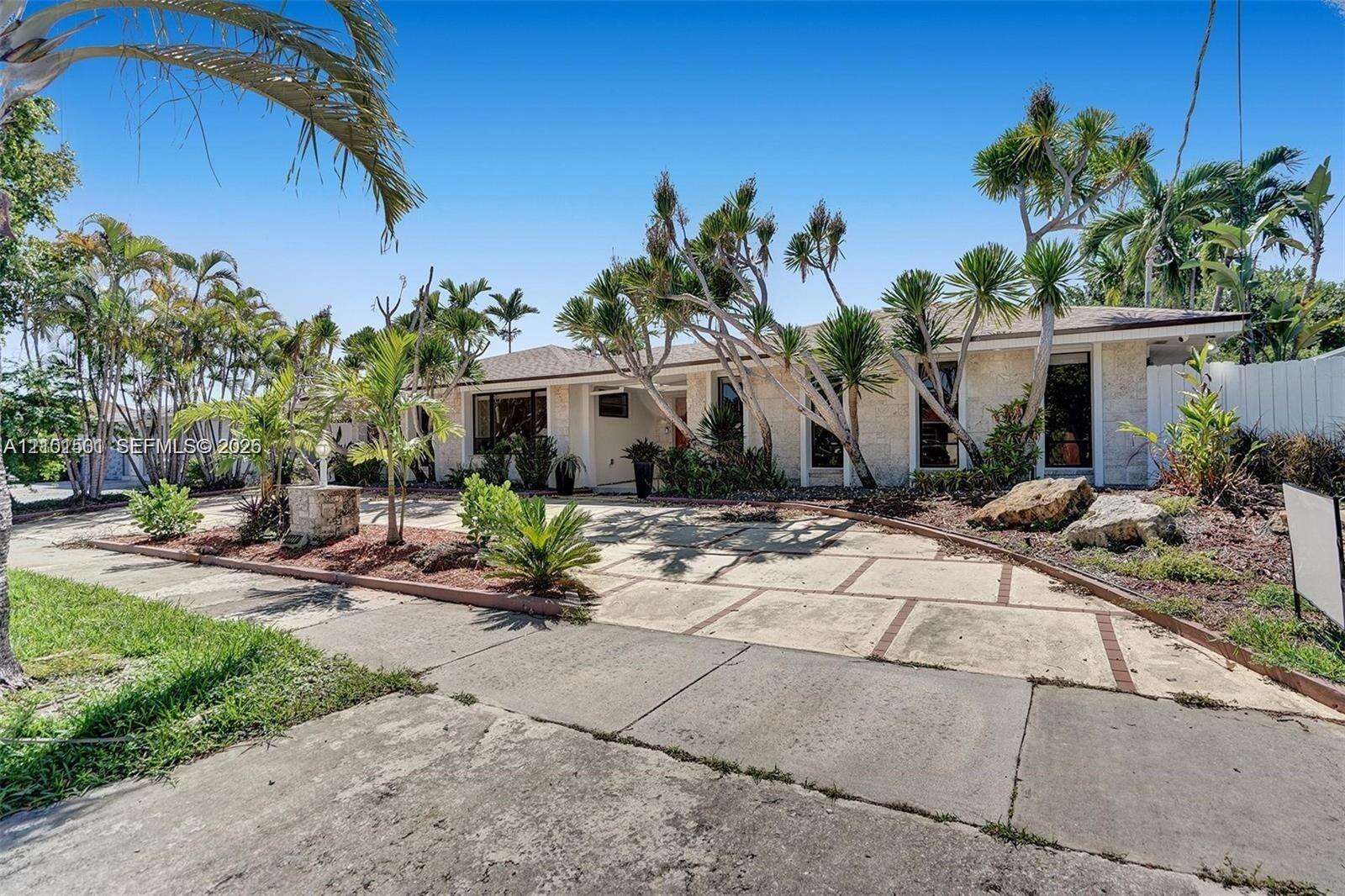 2310 195th St, Miami, FL 33180 - For Sale photo 27