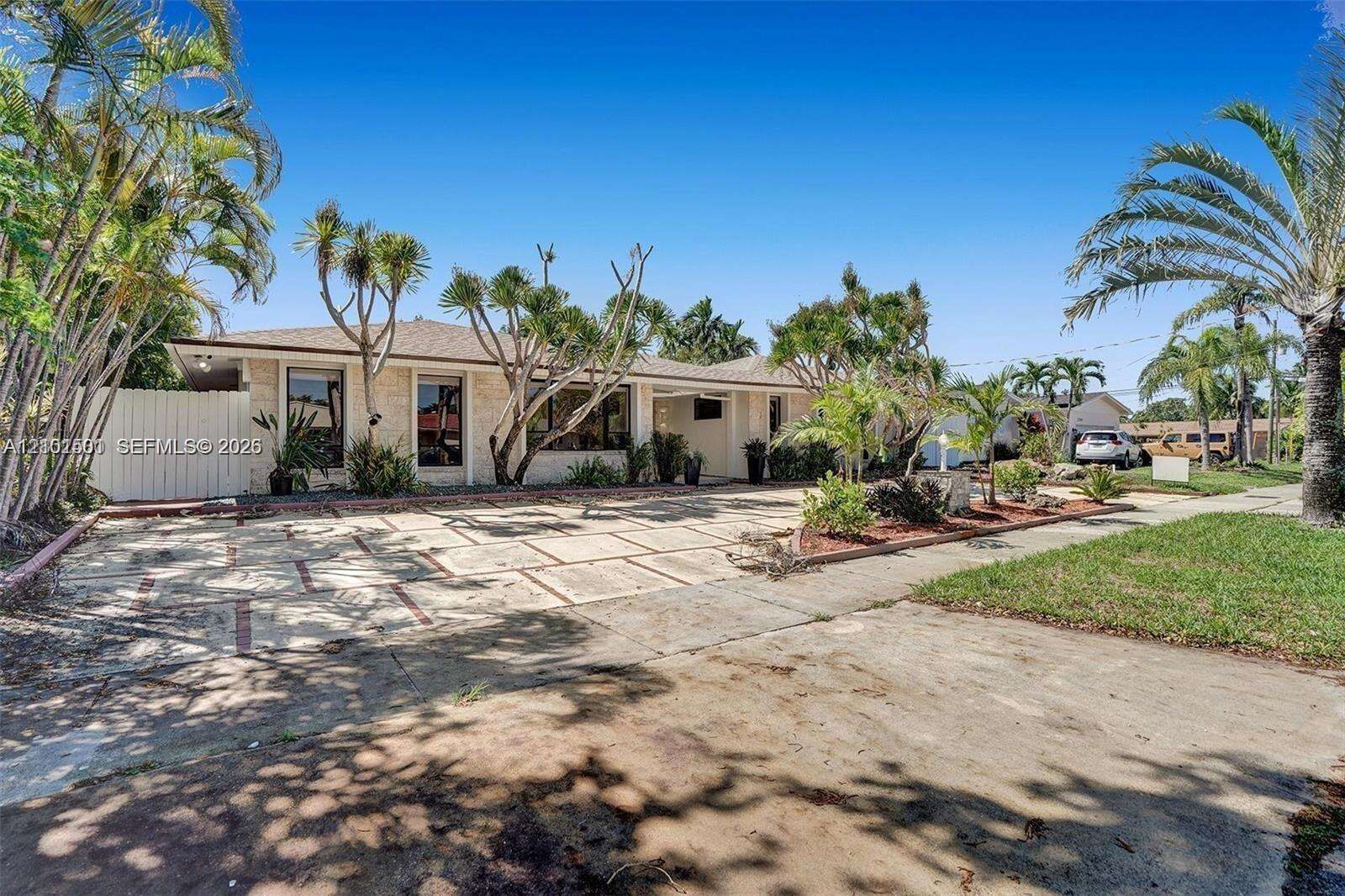 2310 195th St, Miami, FL 33180 - For Sale photo 28