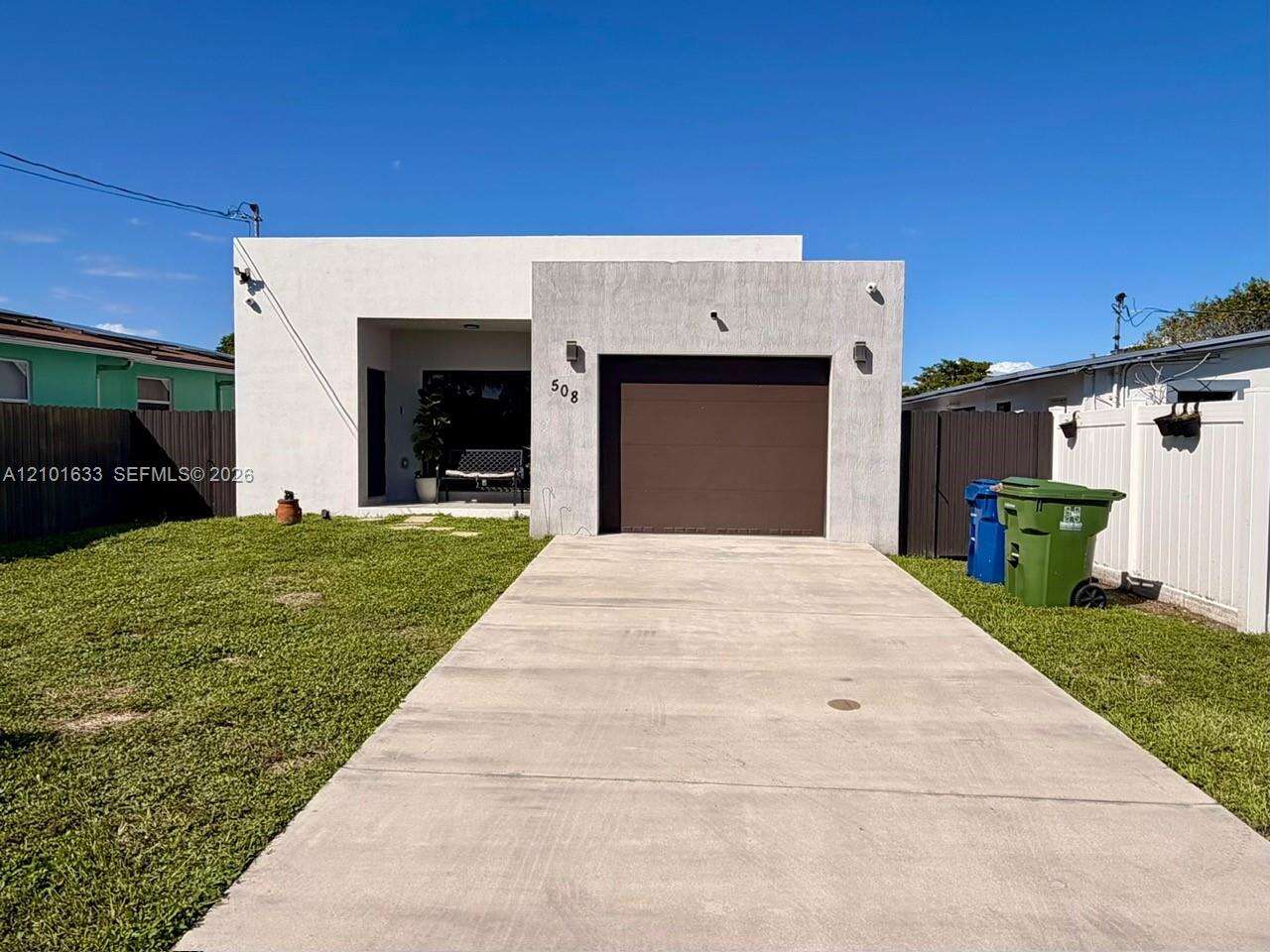 Hallandale Beach, FL 33009 - For Sale photo 2