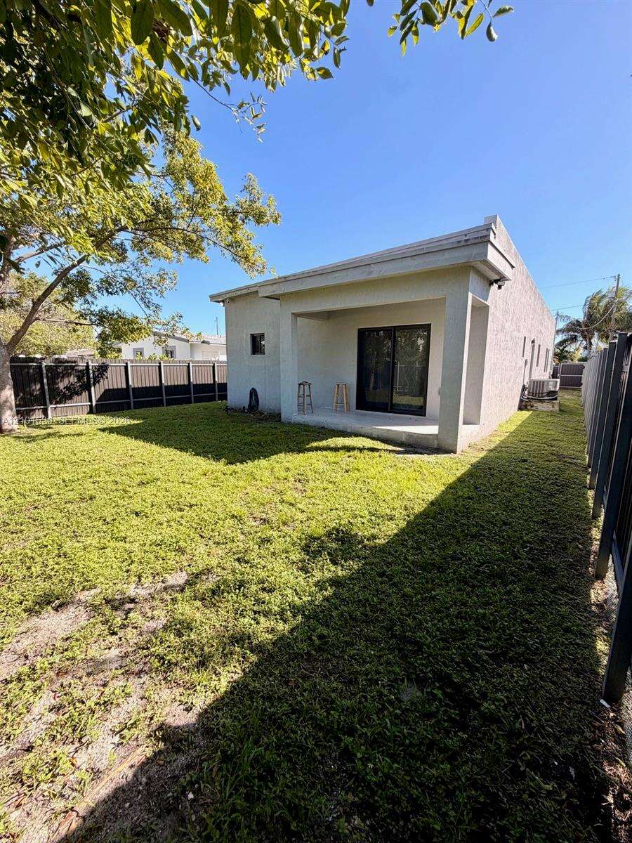 Hallandale Beach, FL 33009 - For Sale photo 15
