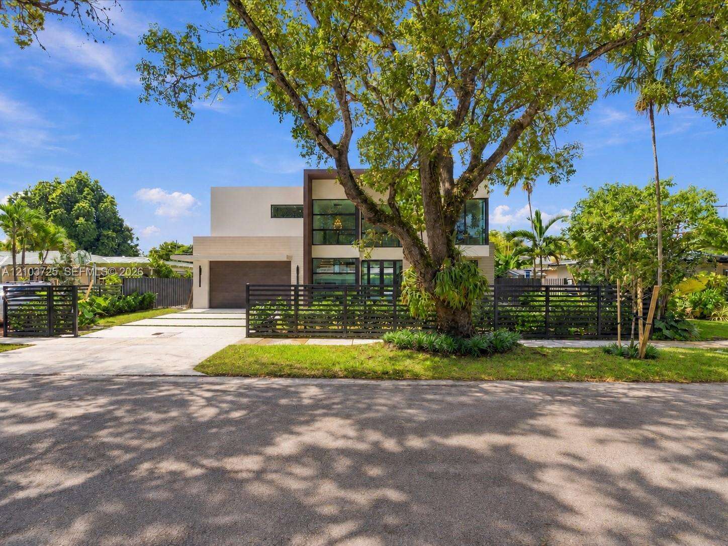 8220 62nd Ct, Miami, FL 33143 - For Sale photo 2