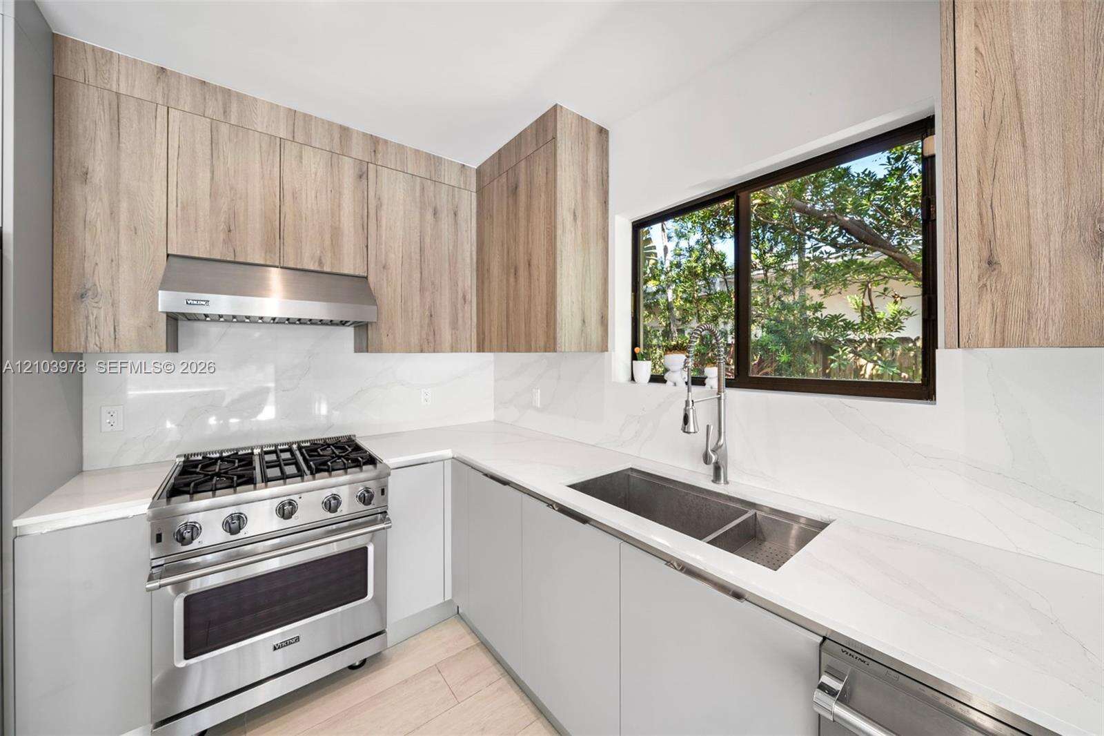 8033 Noremac Ave, Miami Beach, FL 33141 - For Sale photo 8