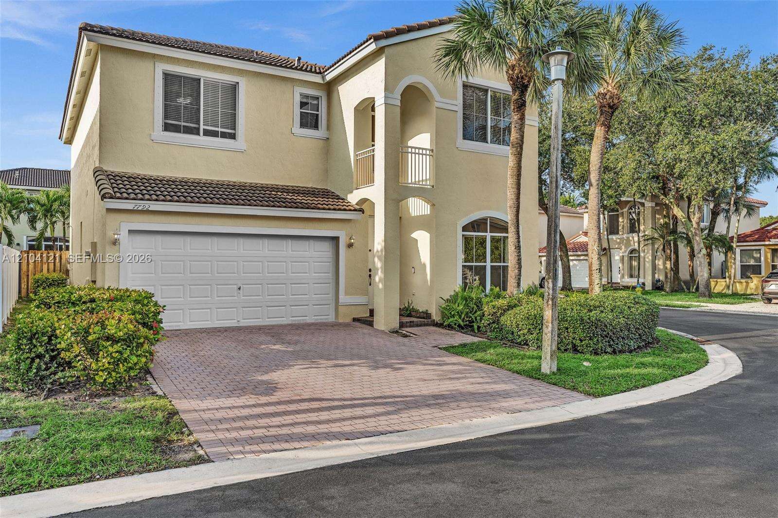 7792 18th St, Pembroke Pines, FL 33024 - For Sale photo 2