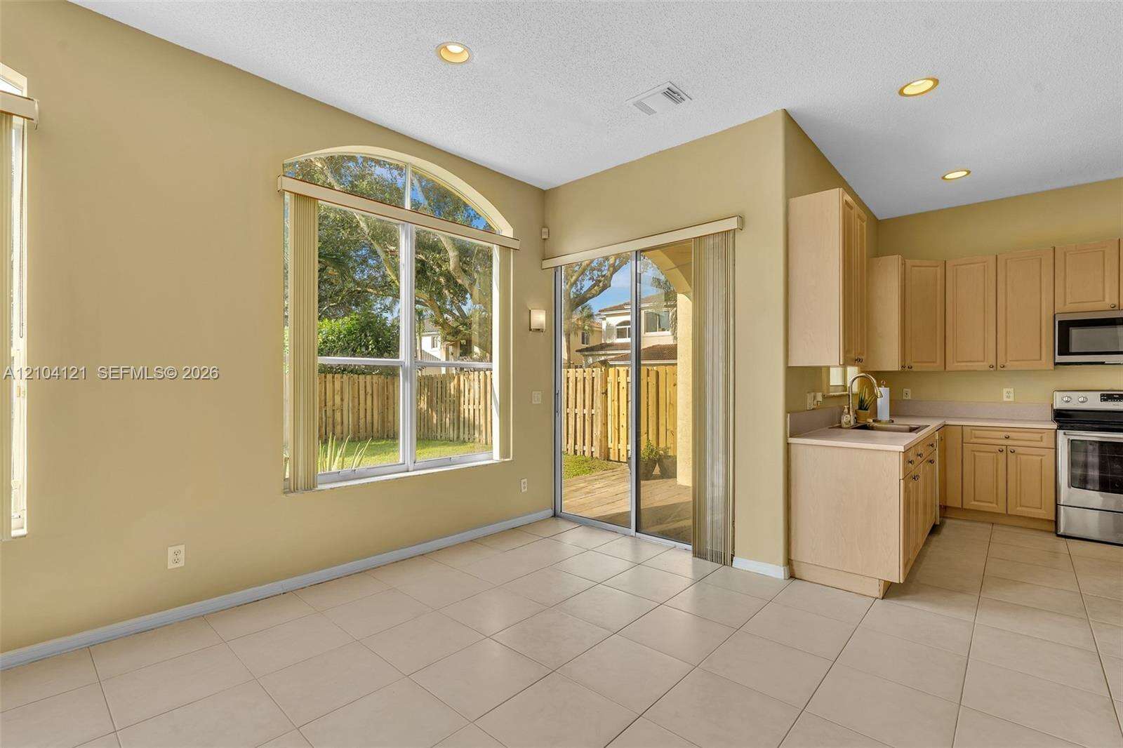 7792 18th St, Pembroke Pines, FL 33024 - For Sale photo 12