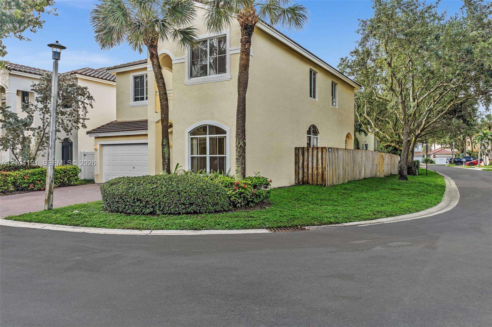 7792 18th St, Pembroke Pines, FL 33024 - For Sale photo 3