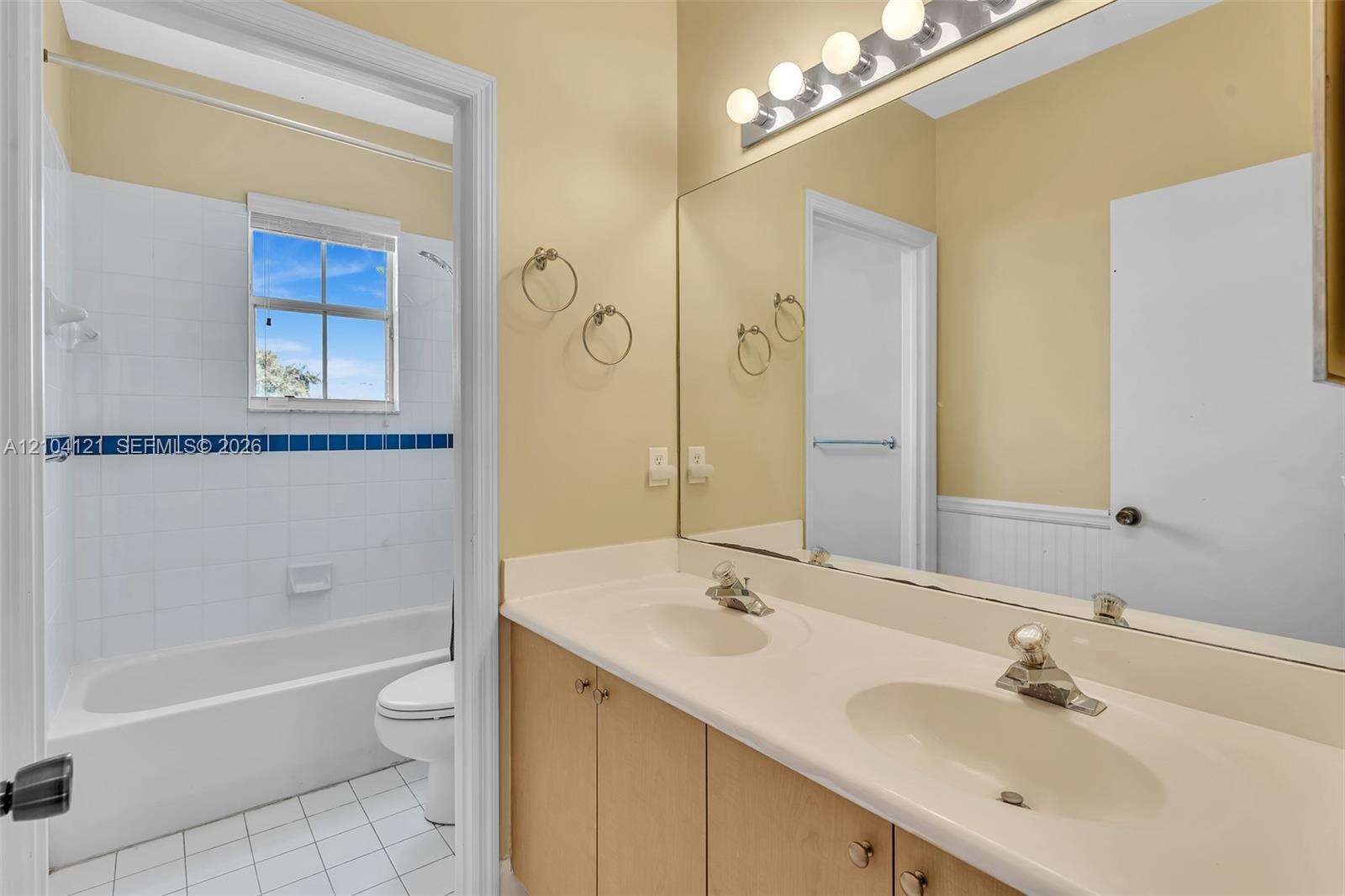 7792 18th St, Pembroke Pines, FL 33024 - For Sale photo 22