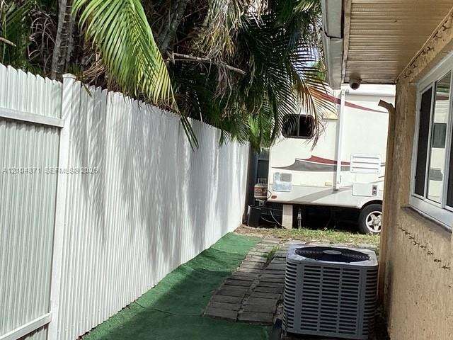 2101 57th Ter, Hollywood, FL 33021 - For Sale photo 22