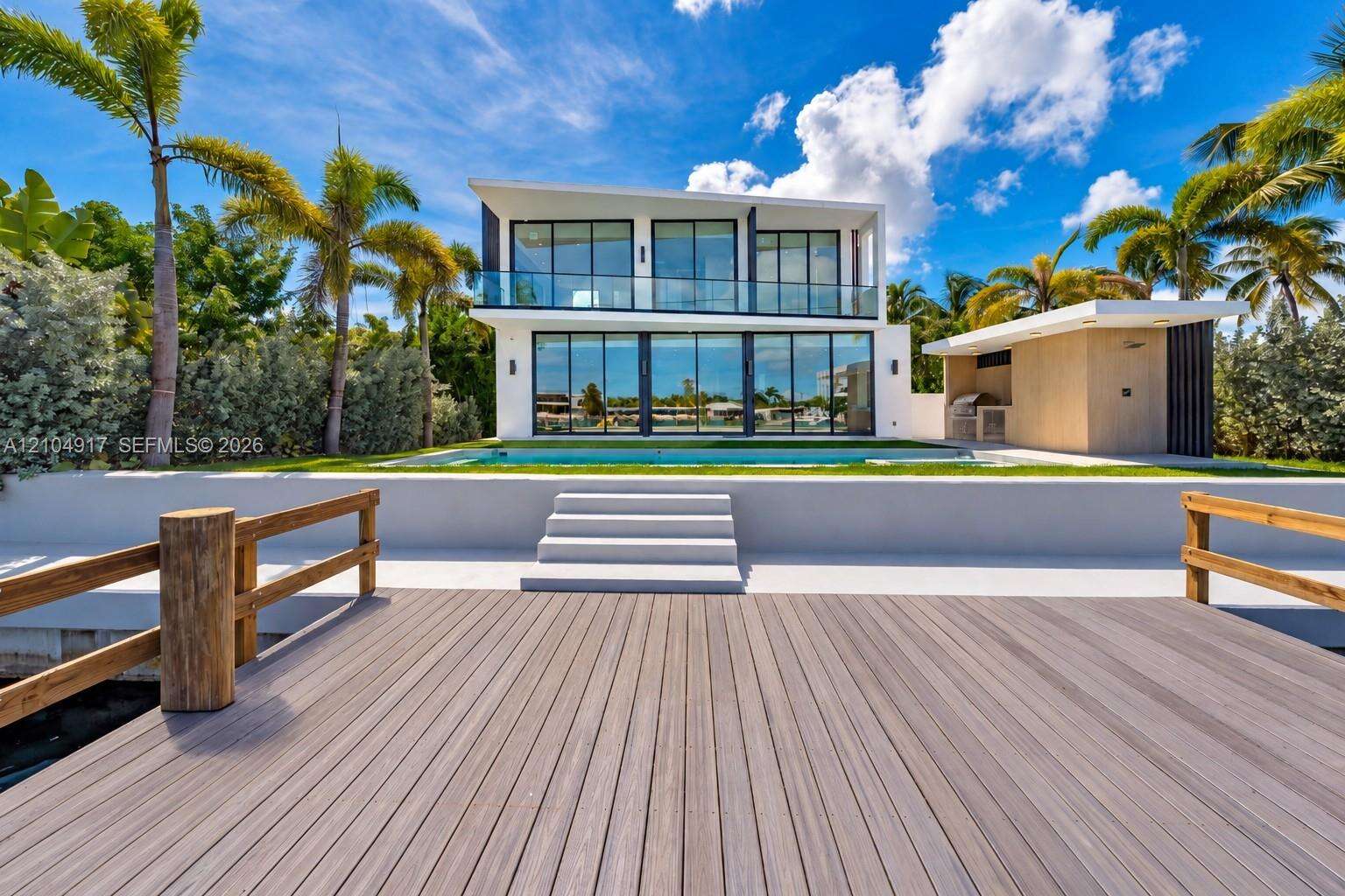 271 Shore Dr, Miami Beach, FL 33141 - For Sale photo 1