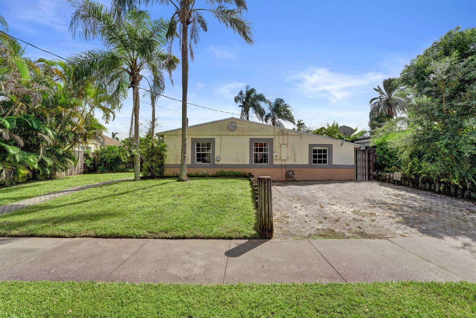 2714 Scott, Hollywood, FL 33020 - For Sale photo 1