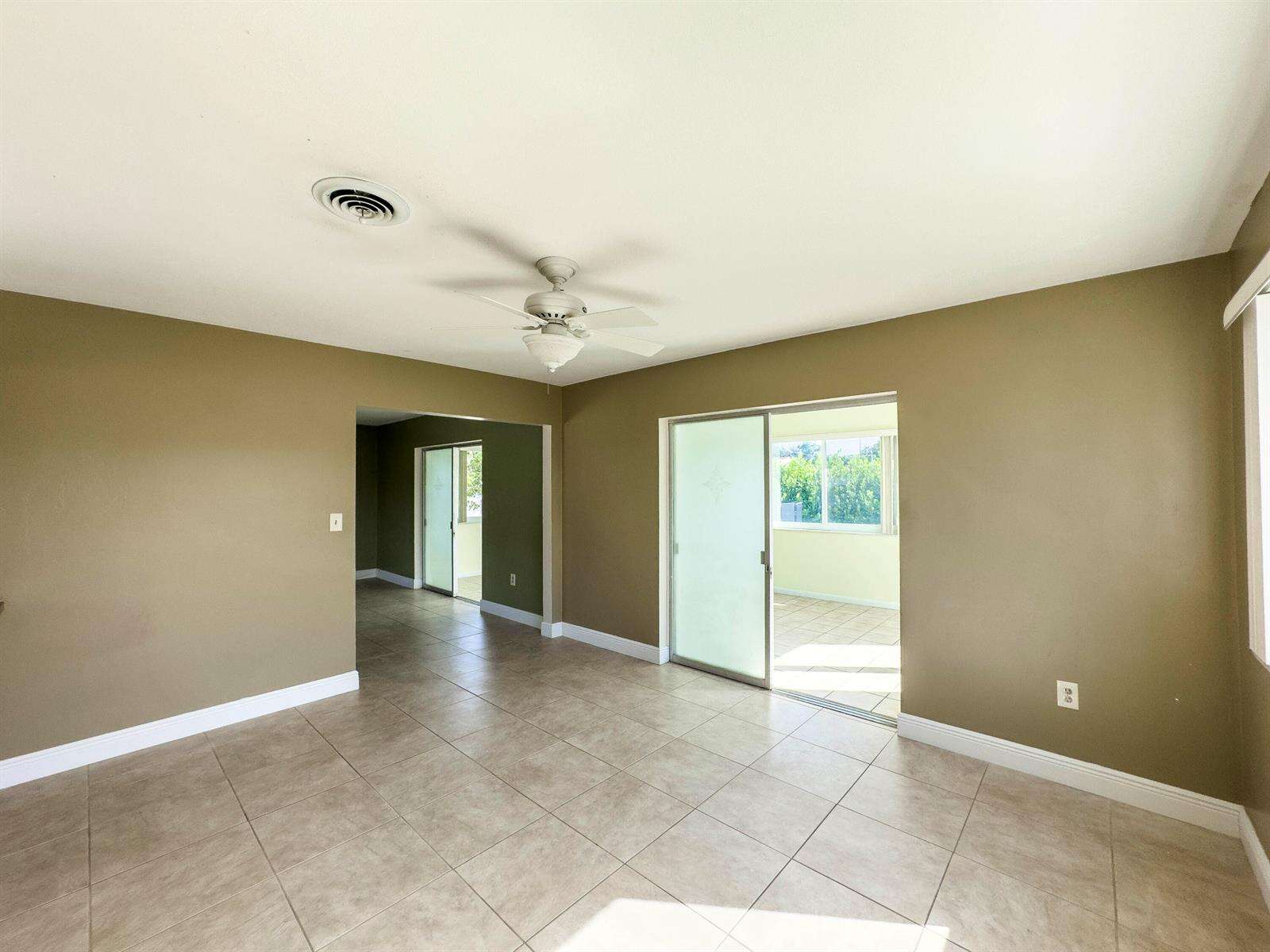 1025 Yale, Hollywood, FL 33021 - For Sale photo 9