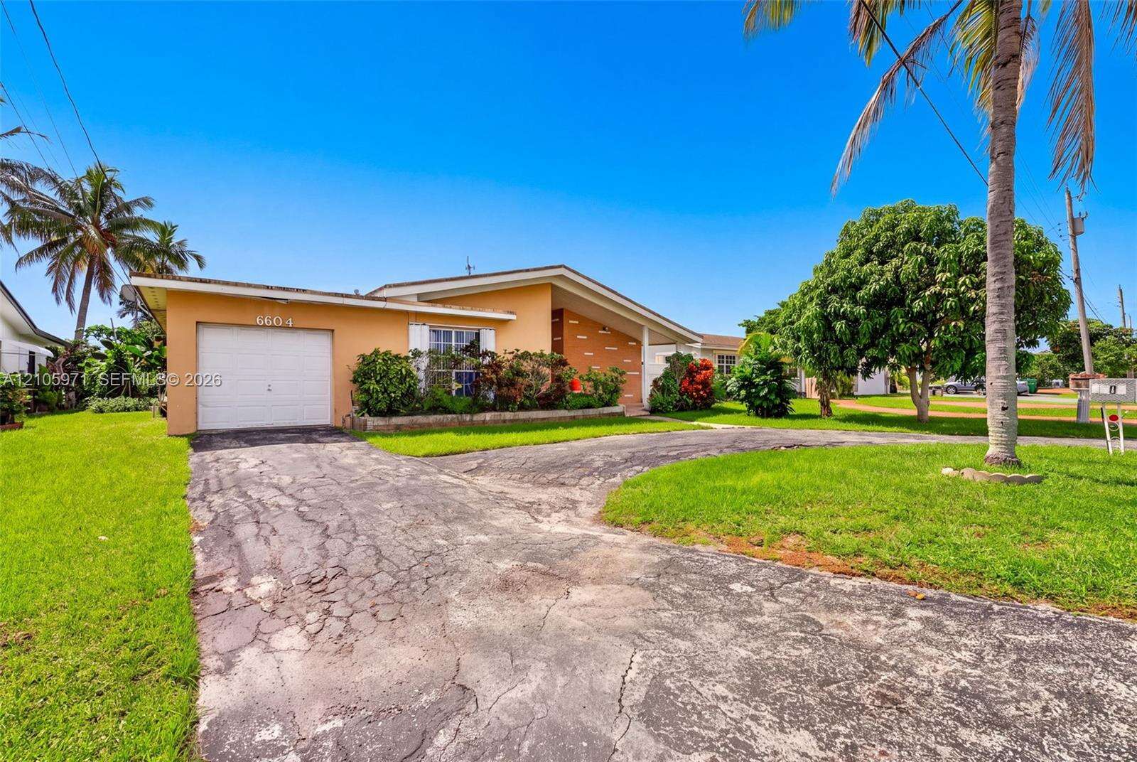 6604 Coconut Dr, Miramar, FL 33023 - For Sale photo 3