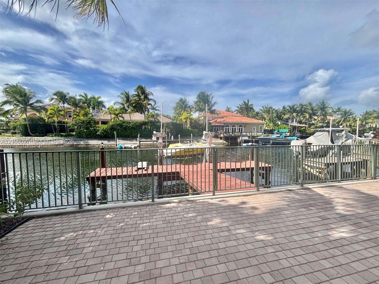 1141 Waterside Ln, Hollywood, FL 33019 - For Sale photo 2