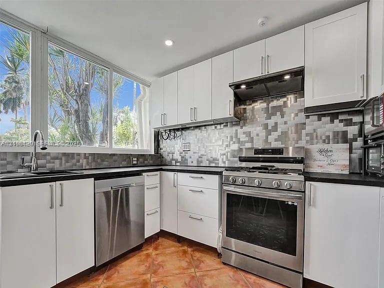 1607 Moffett St, Hollywood, FL 33020 - For Sale photo 2