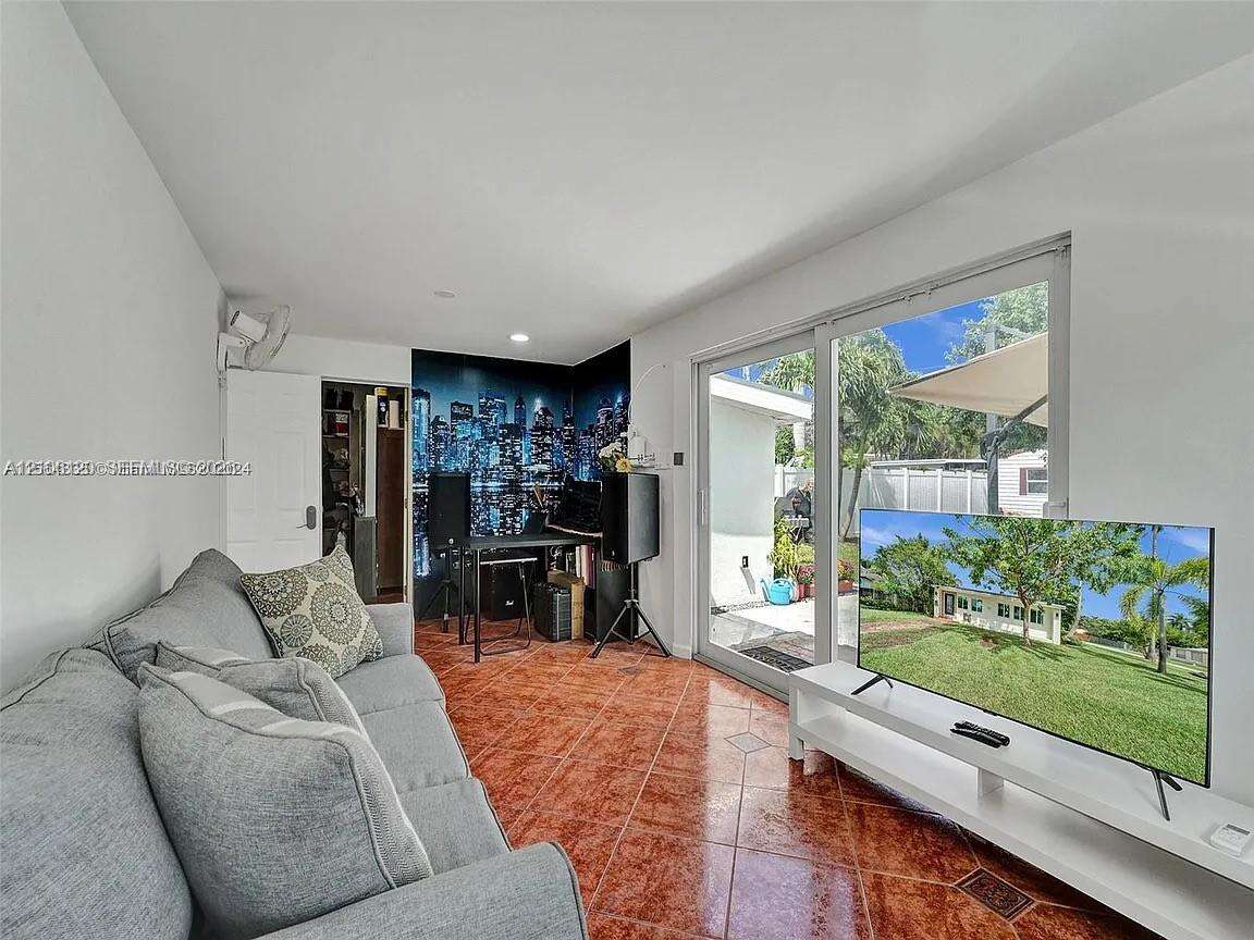 1607 Moffett St, Hollywood, FL 33020 - For Sale photo 9