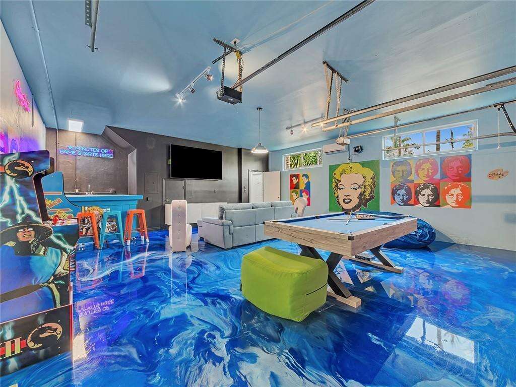 851 11th, Hollywood, FL 33019 - For Sale photo 11