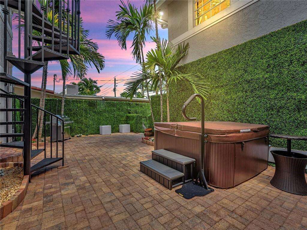 851 11th, Hollywood, FL 33019 - For Sale photo 13