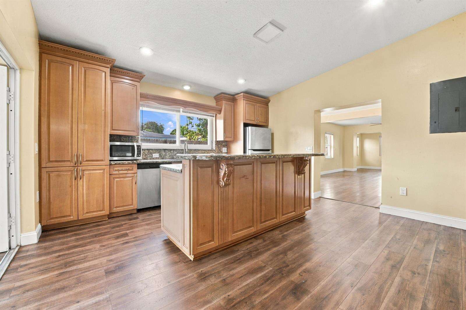 6824 5th, Pembroke Pines, FL 33023 - For Sale photo 2