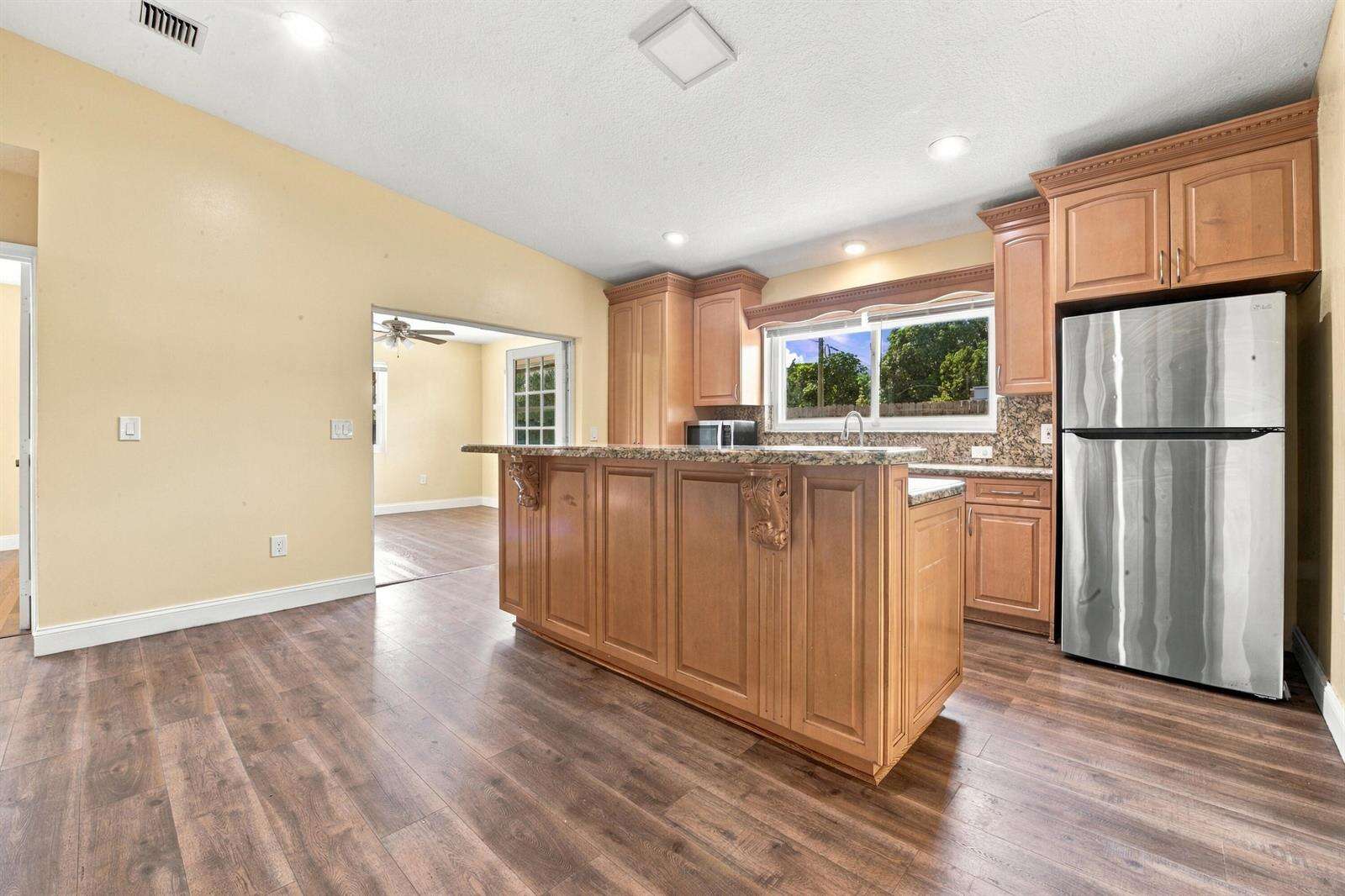 6824 5th, Pembroke Pines, FL 33023 - For Sale photo 3