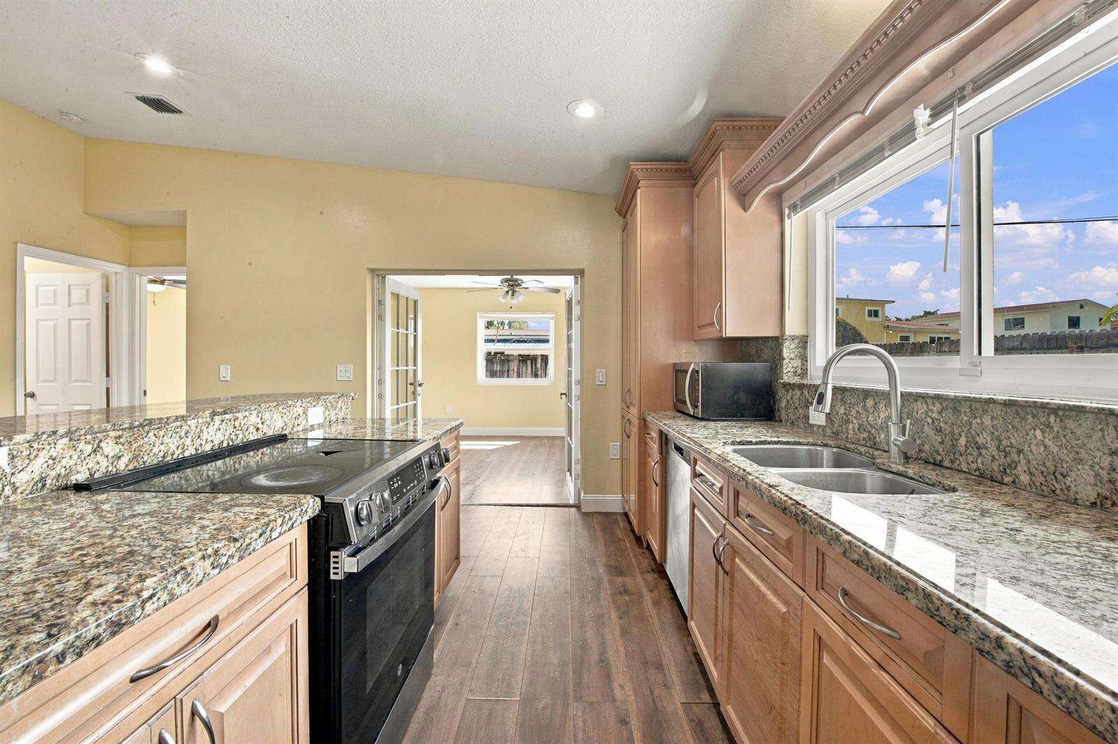 6824 5th, Pembroke Pines, FL 33023 - For Sale photo 4