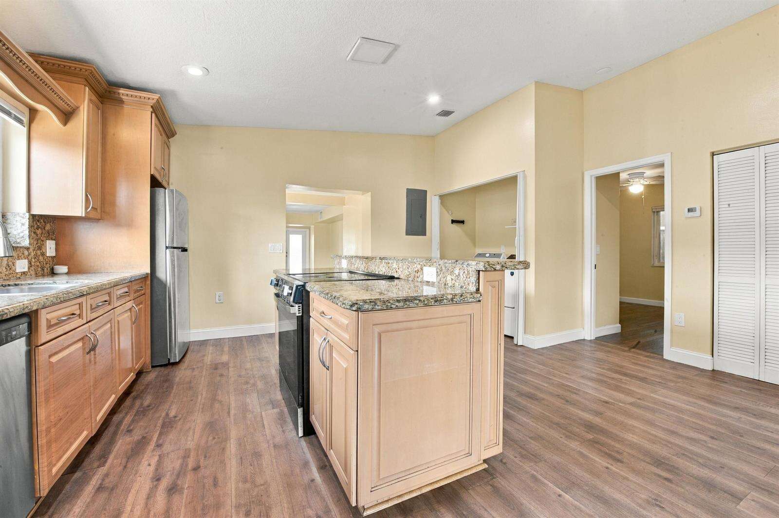 6824 5th, Pembroke Pines, FL 33023 - For Sale photo 5