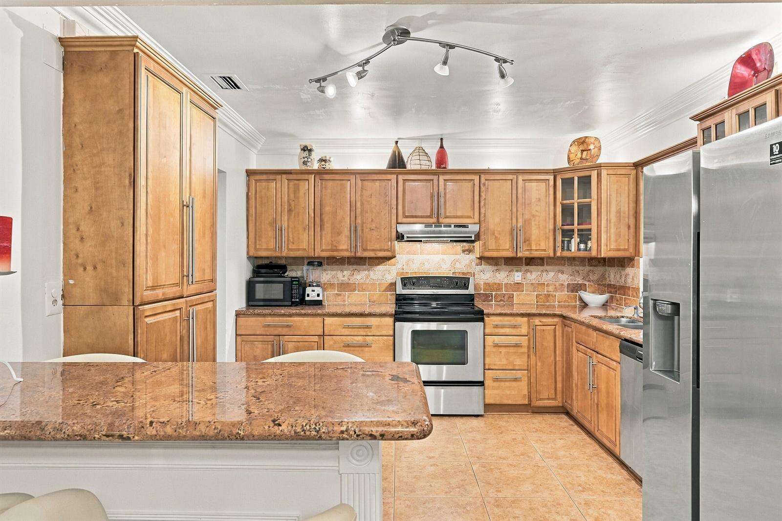 8670 19th, Pembroke Pines, FL 33024 - For Sale photo 11
