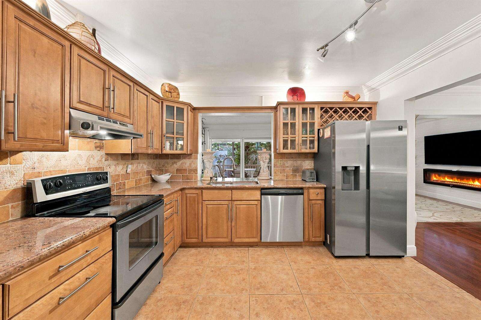 8670 19th, Pembroke Pines, FL 33024 - For Sale photo 13