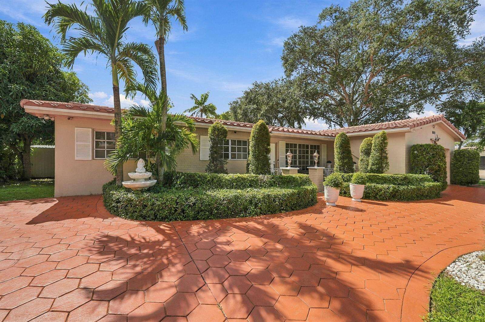 8670 19th, Pembroke Pines, FL 33024 - For Sale photo 5