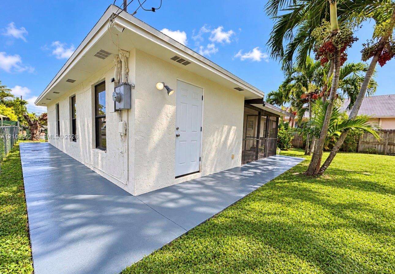 722 7th Ave, Homestead, FL 33030 - For Sale photo 4