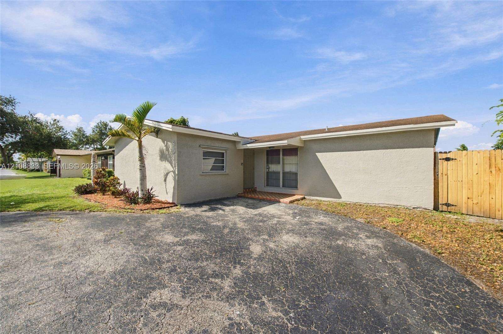 9611 Johnson St, Pembroke Pines, FL 33024 - For Sale photo 2