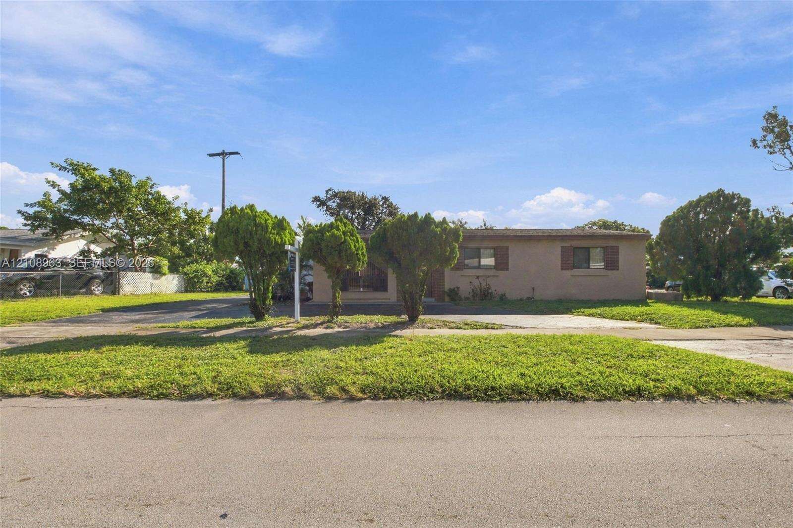 801 76th Ave, Hollywood, FL 33024 - For Sale photo 2