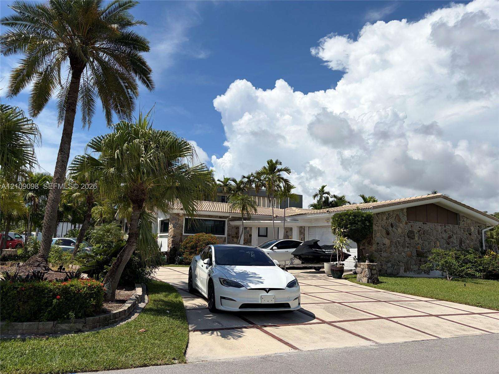 600 Hibiscus Dr, Hallandale Beach, FL 33009 - For Sale photo 1