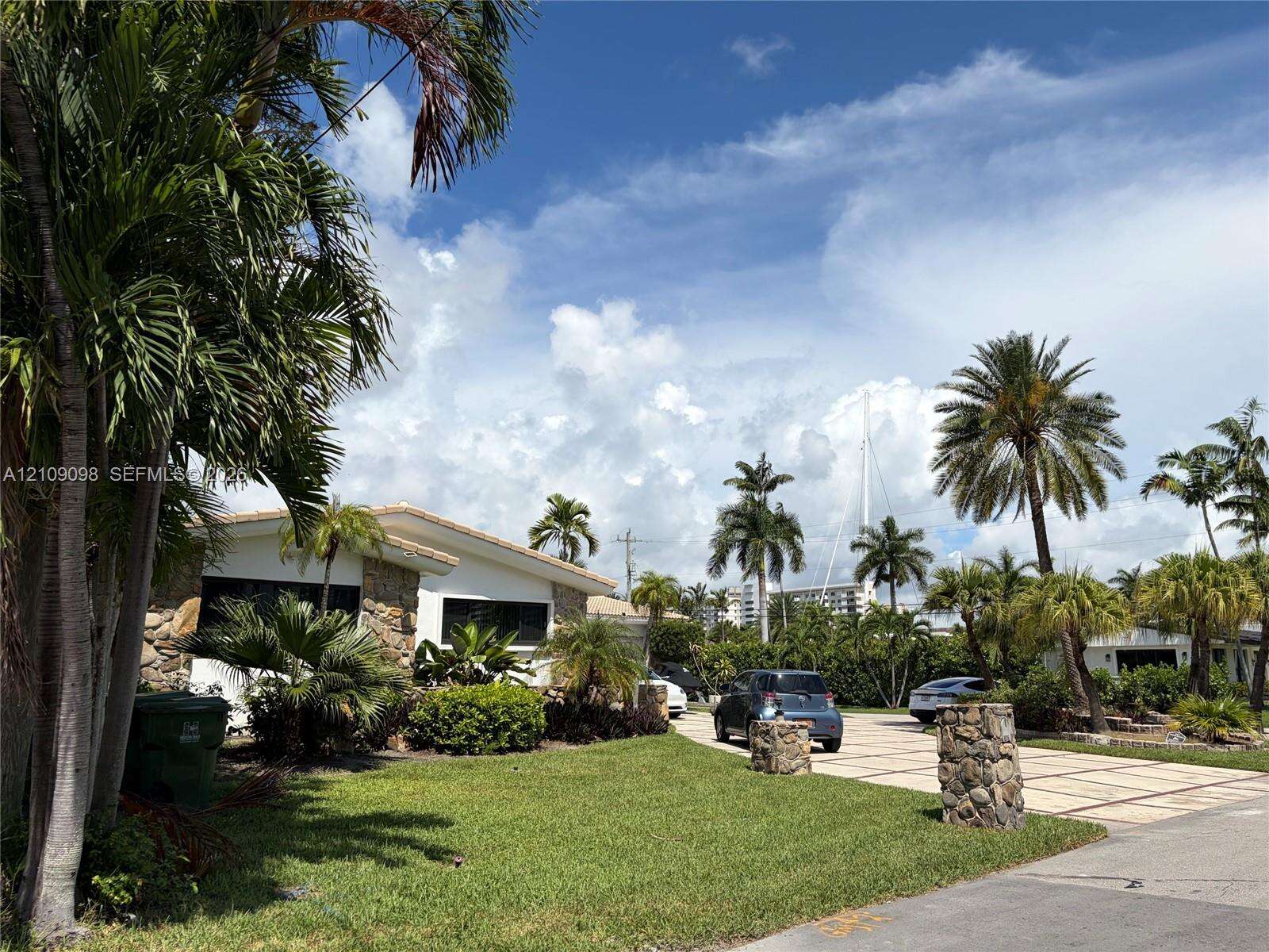 600 Hibiscus Dr, Hallandale Beach, FL 33009 - For Sale photo 2