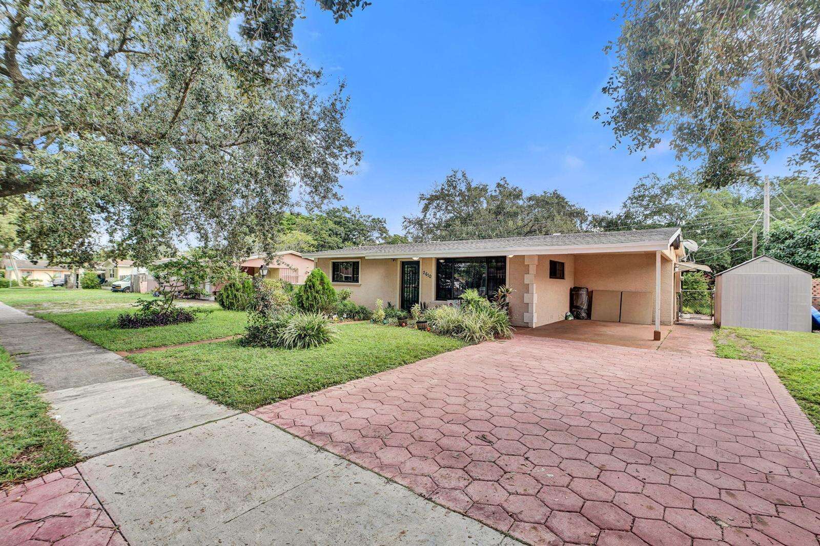 2610 74th, Hollywood, FL 33024 - For Sale photo 2