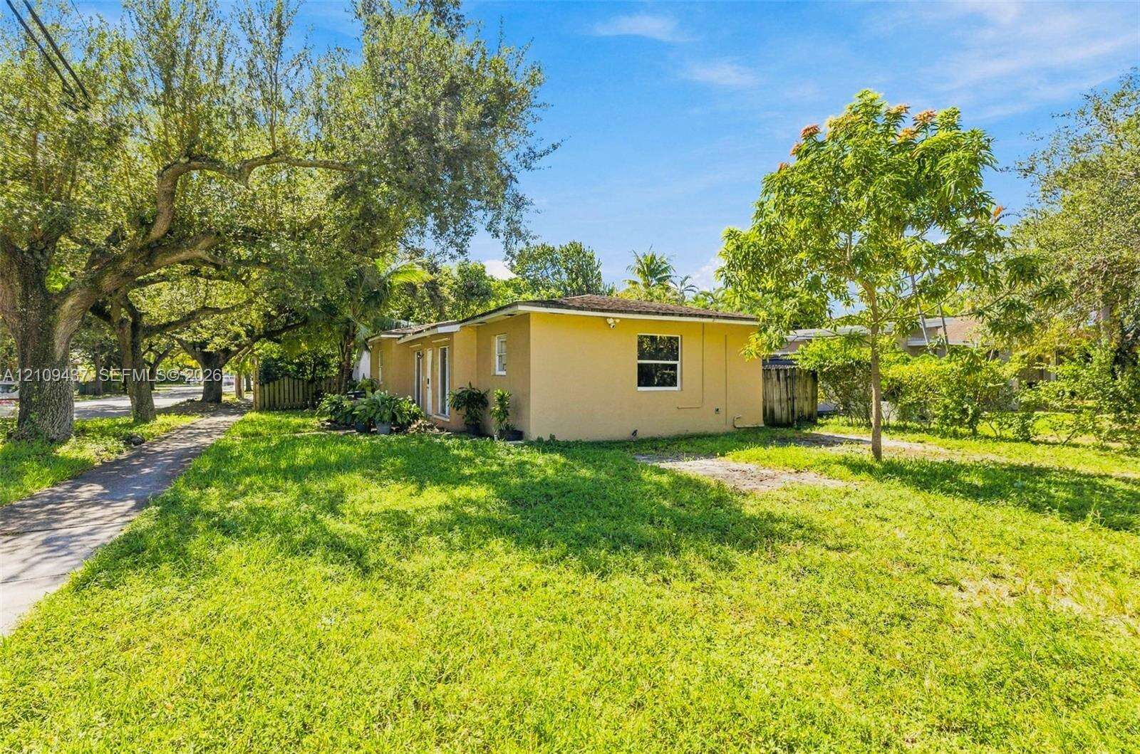 910 28th Ave, Hollywood, FL 33020 - For Sale photo 4