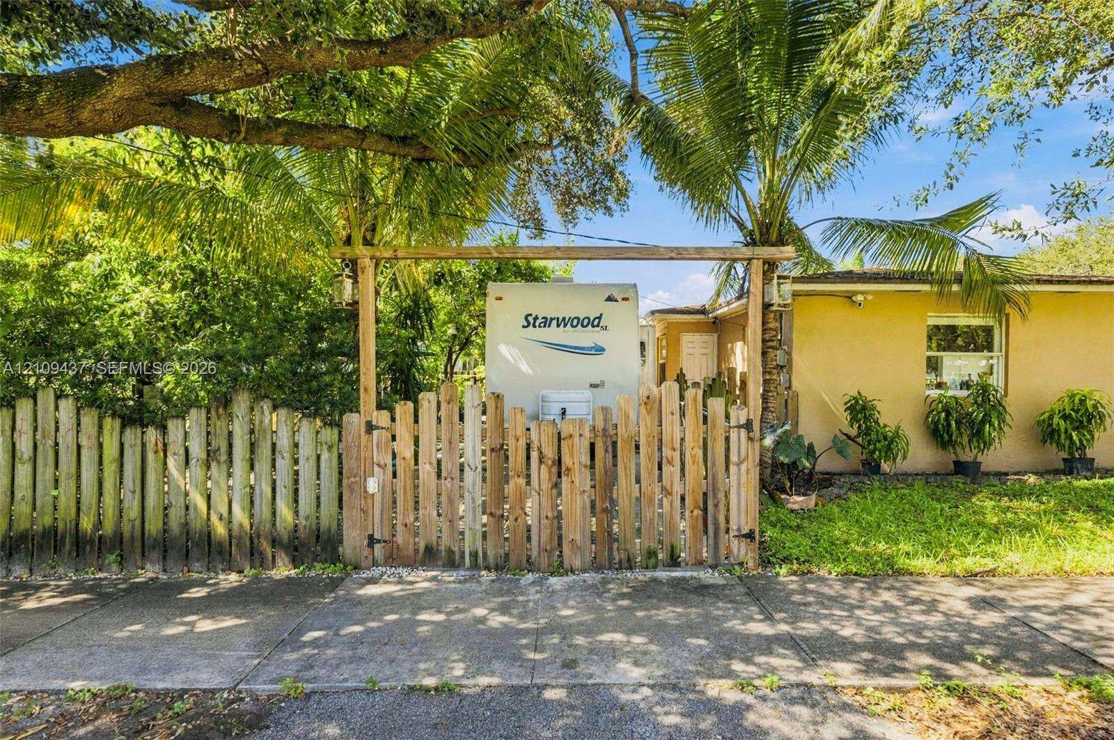 910 28th Ave, Hollywood, FL 33020 - For Sale photo 5