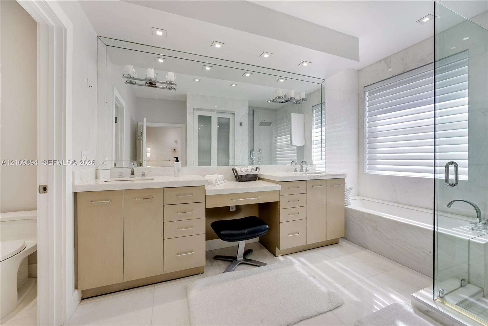 1366 Harbor Vw W, Hollywood, FL 33019 - For Sale photo 4