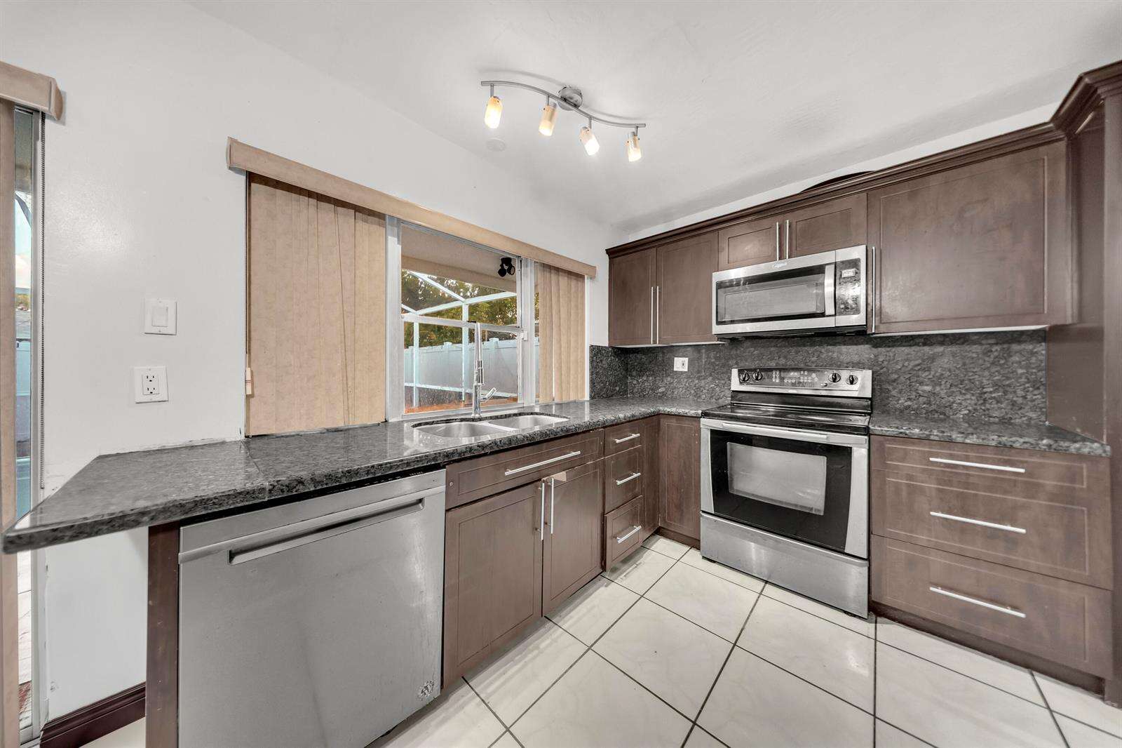 6736 Pansy, Miramar, FL 33023 - For Sale photo 11