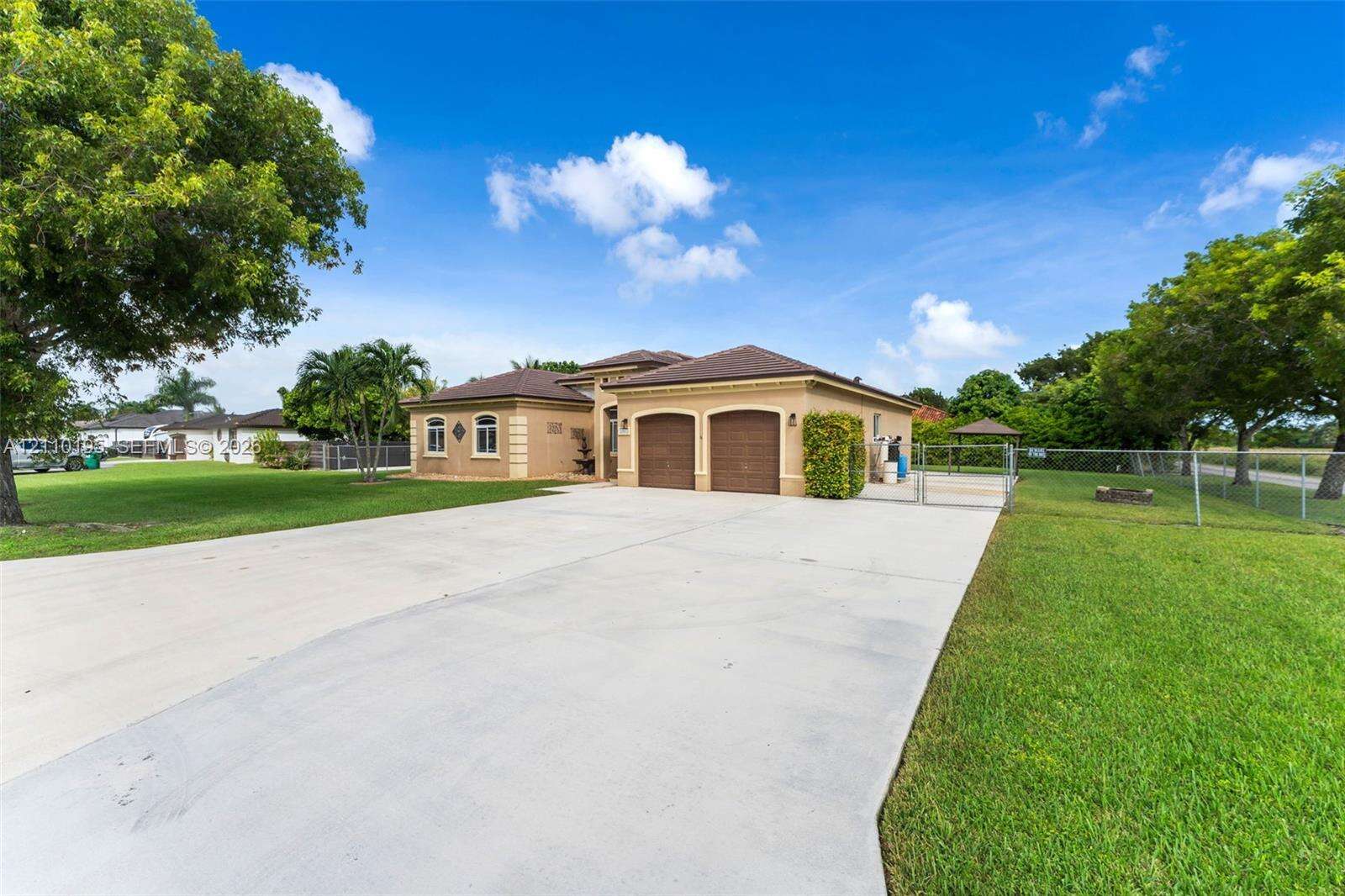 20403 325th St, Homestead, FL 33030 - For Sale photo 2