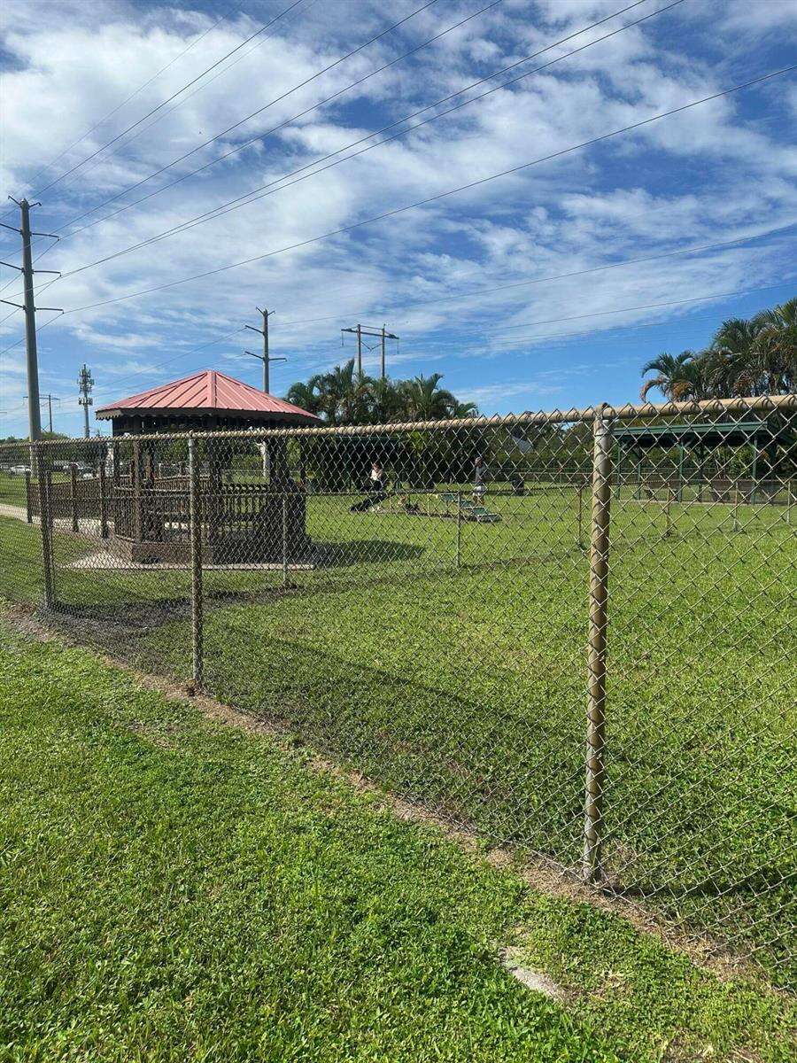 551 99th, Pembroke Pines, FL 33024 - For Sale photo 15