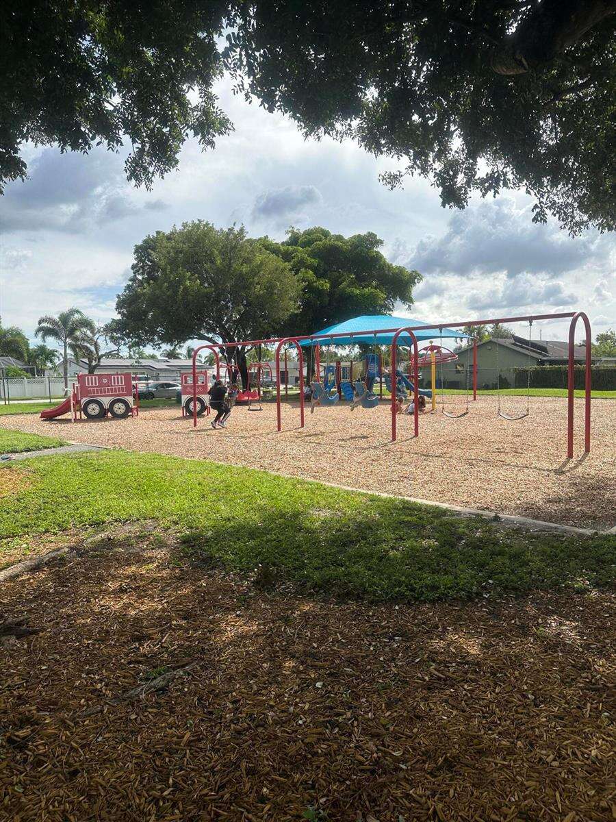 551 99th, Pembroke Pines, FL 33024 - For Sale photo 17