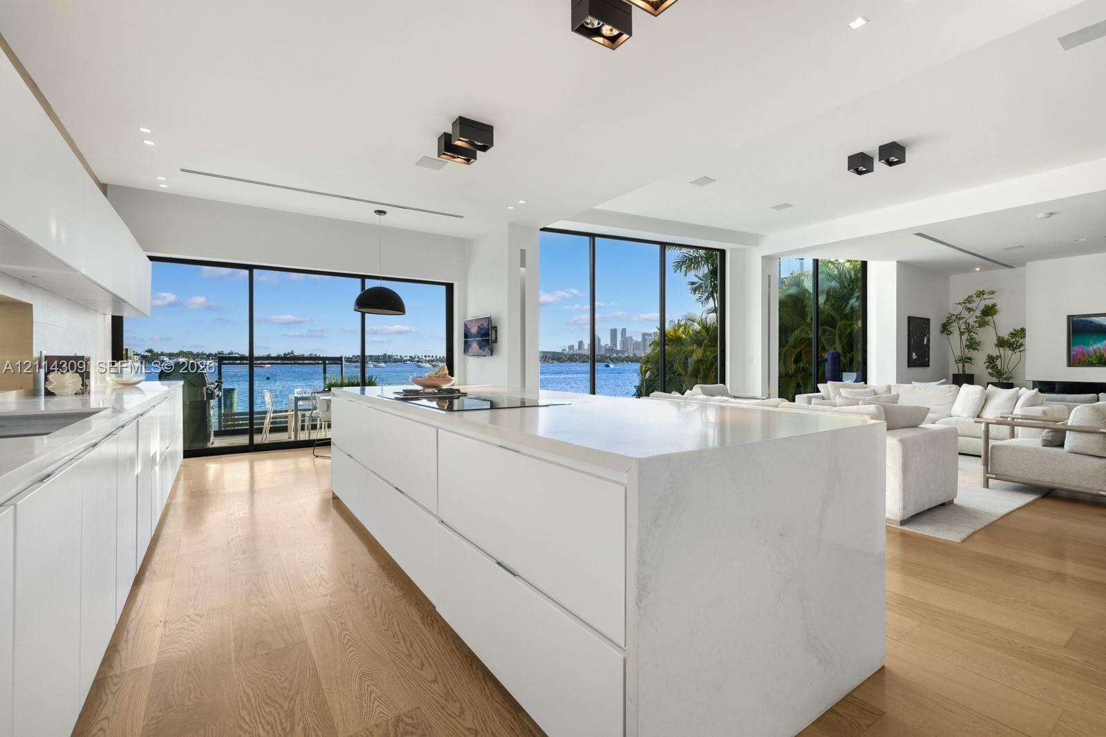 1374 Venetian Way, Miami, FL 33139 - For Sale photo 9