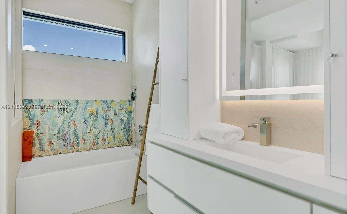 11 Century Ln, Miami Beach, FL 33139 - For Sale photo 20