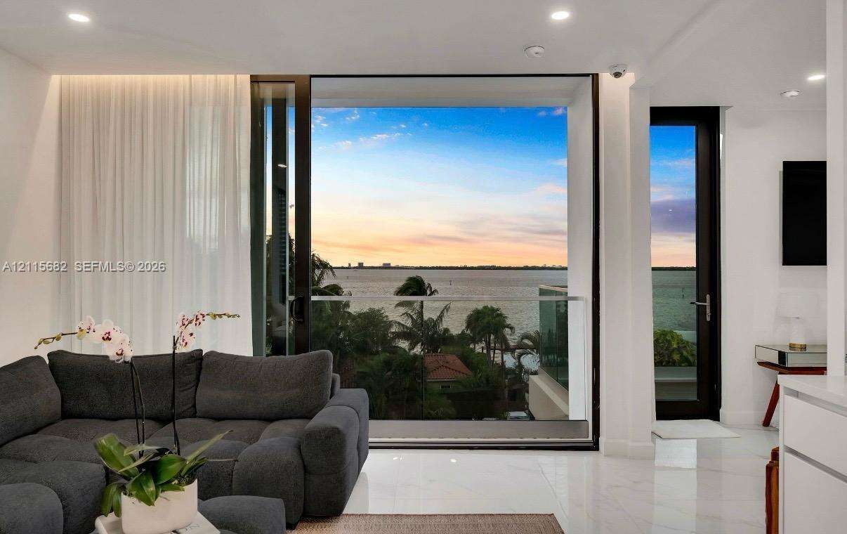 11 Century Ln, Miami Beach, FL 33139 - For Sale photo 8