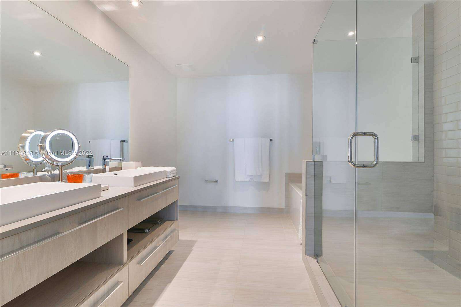 Hyde Beach House at 4010 Ocean Dr, Hollywood, FL 33019 - For Sale photo 11