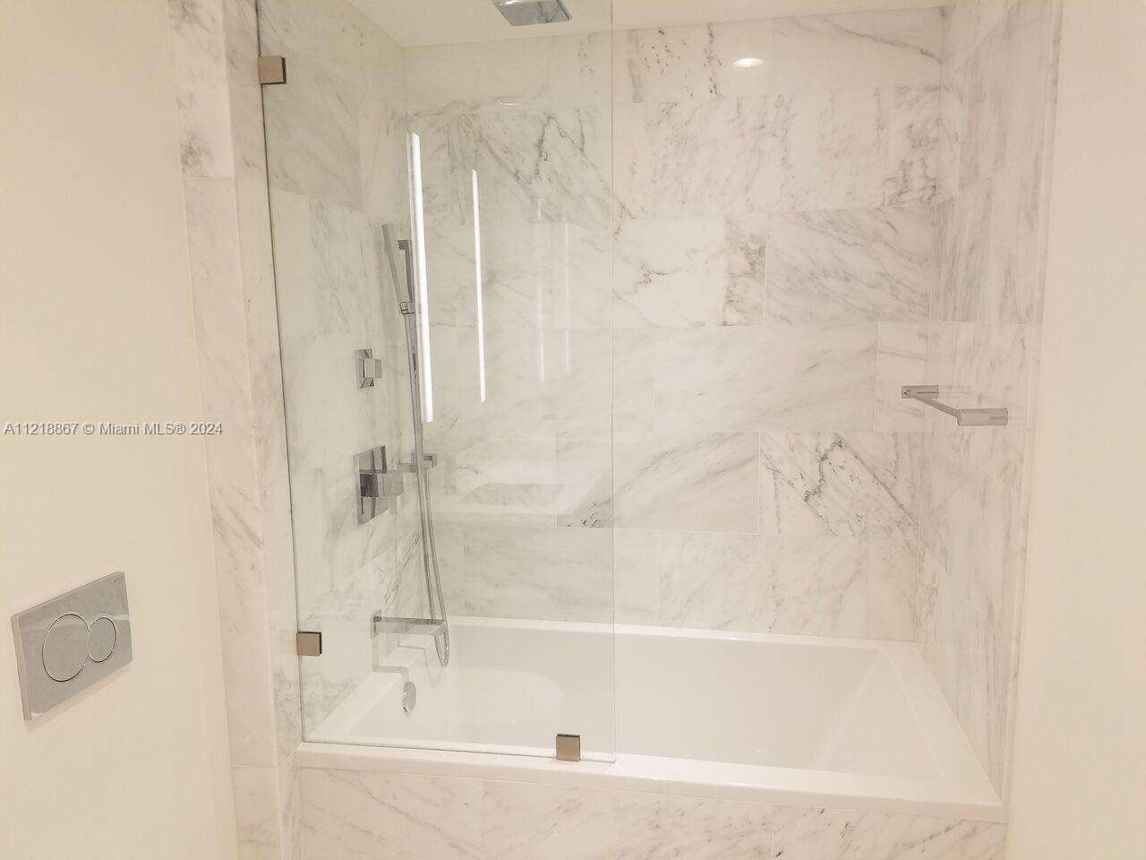 Echo Brickell at 1451 Brickell Ave, Miami, FL 33131 - For Sale photo 17