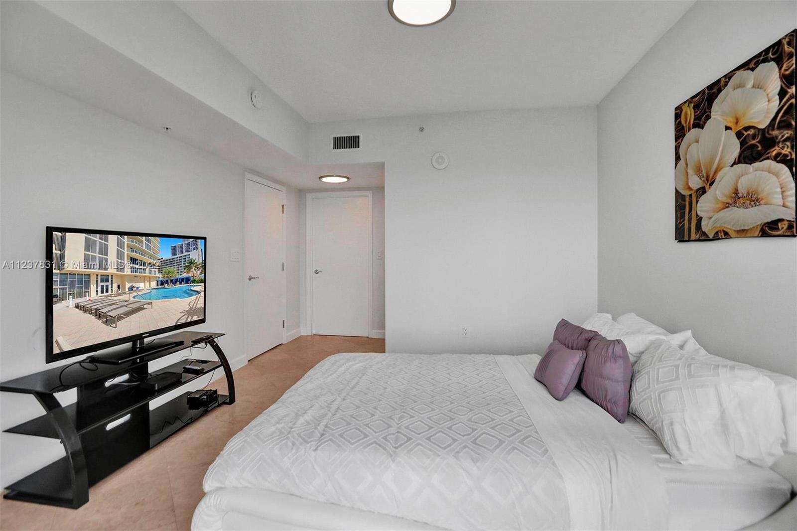 La Perla at 16699 Collins Ave, Sunny Isles Beach, FL 33160 - For Sale photo 22