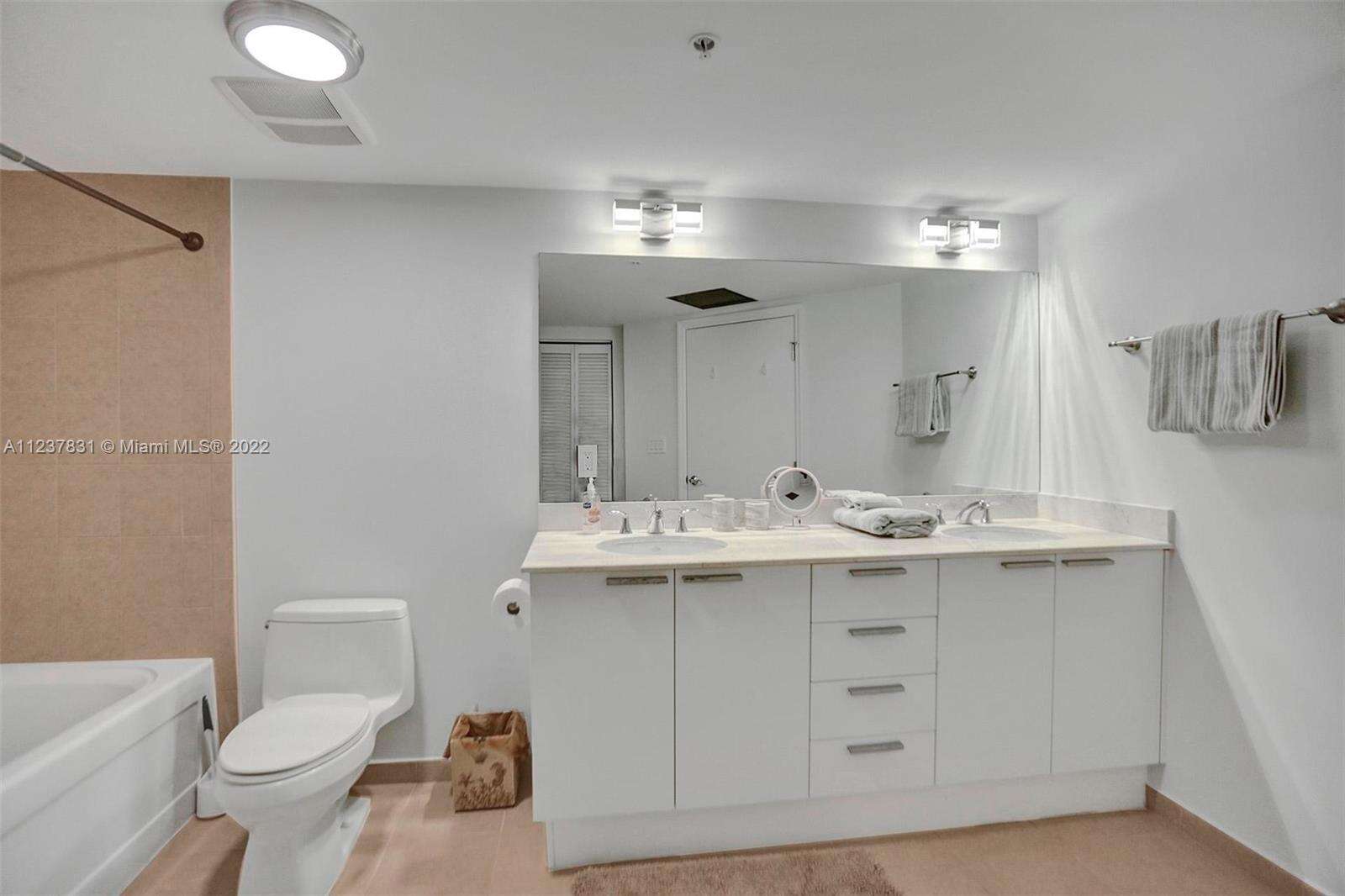 La Perla at 16699 Collins Ave, Sunny Isles Beach, FL 33160 - For Sale photo 24