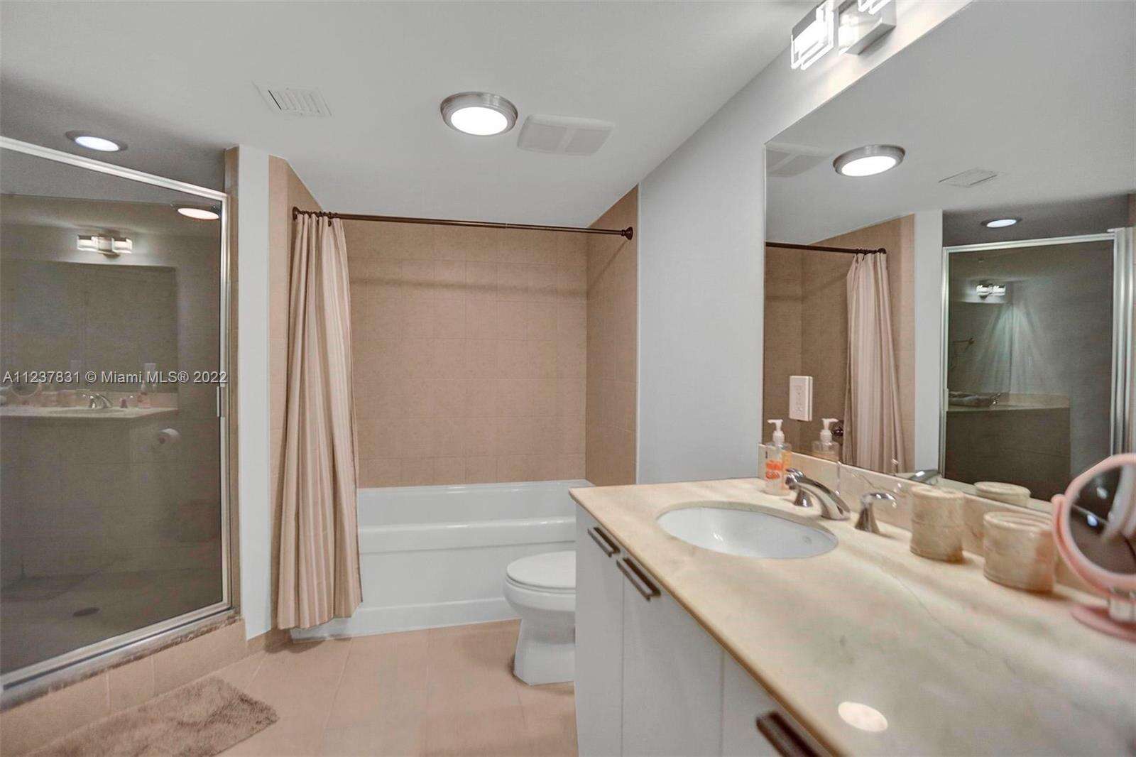 La Perla at 16699 Collins Ave, Sunny Isles Beach, FL 33160 - For Sale photo 25