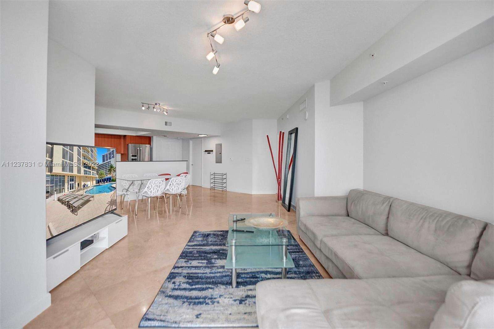 La Perla at 16699 Collins Ave, Sunny Isles Beach, FL 33160 - For Sale photo 10