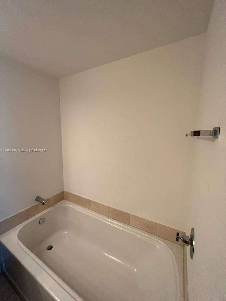 Axis On Brickell at 1111 1 Ave, Miami, FL 33130 - For Sale photo 18